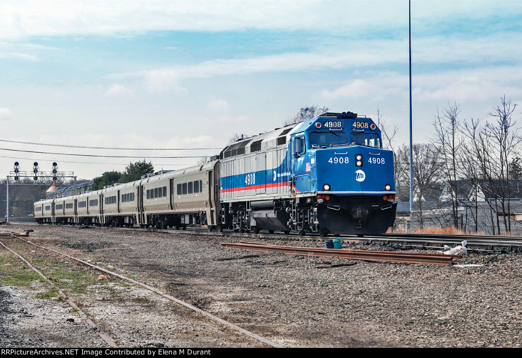 MNCR 4908 on train 45